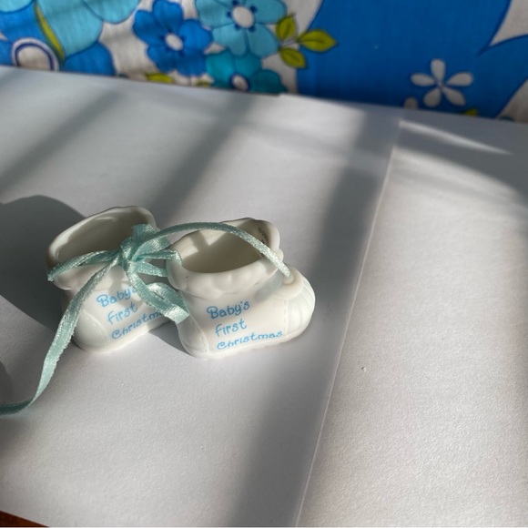 Vintage Precious Moments Babys First Christmas baby booties Christmas ornament - Picture 3 of 5